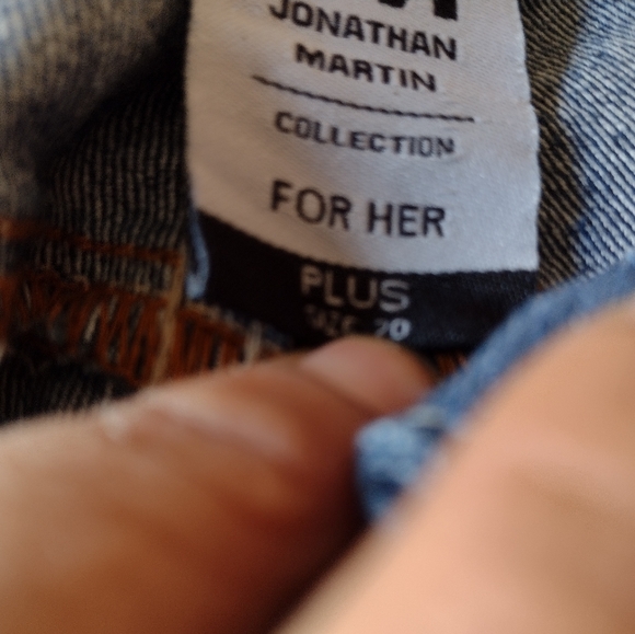 Johnathan Martin Women's plus size short - Picture 4 of 4